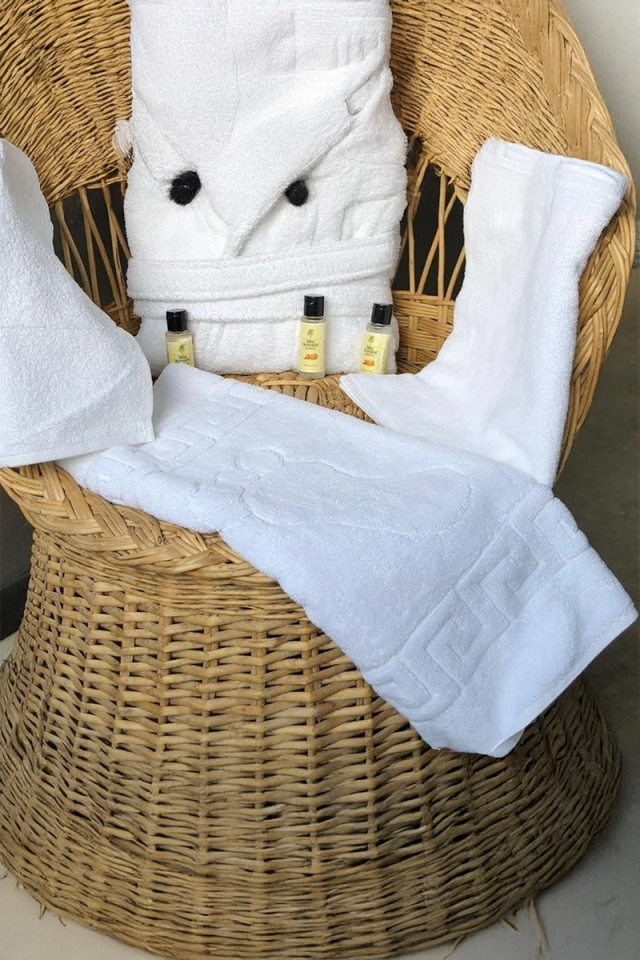 Ayak İzli Otel Havlusu